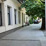 Khan *